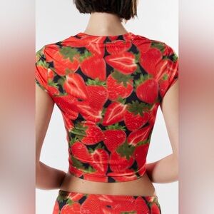 NWT Silence + Noise Ayla Strawberry Cropped Top